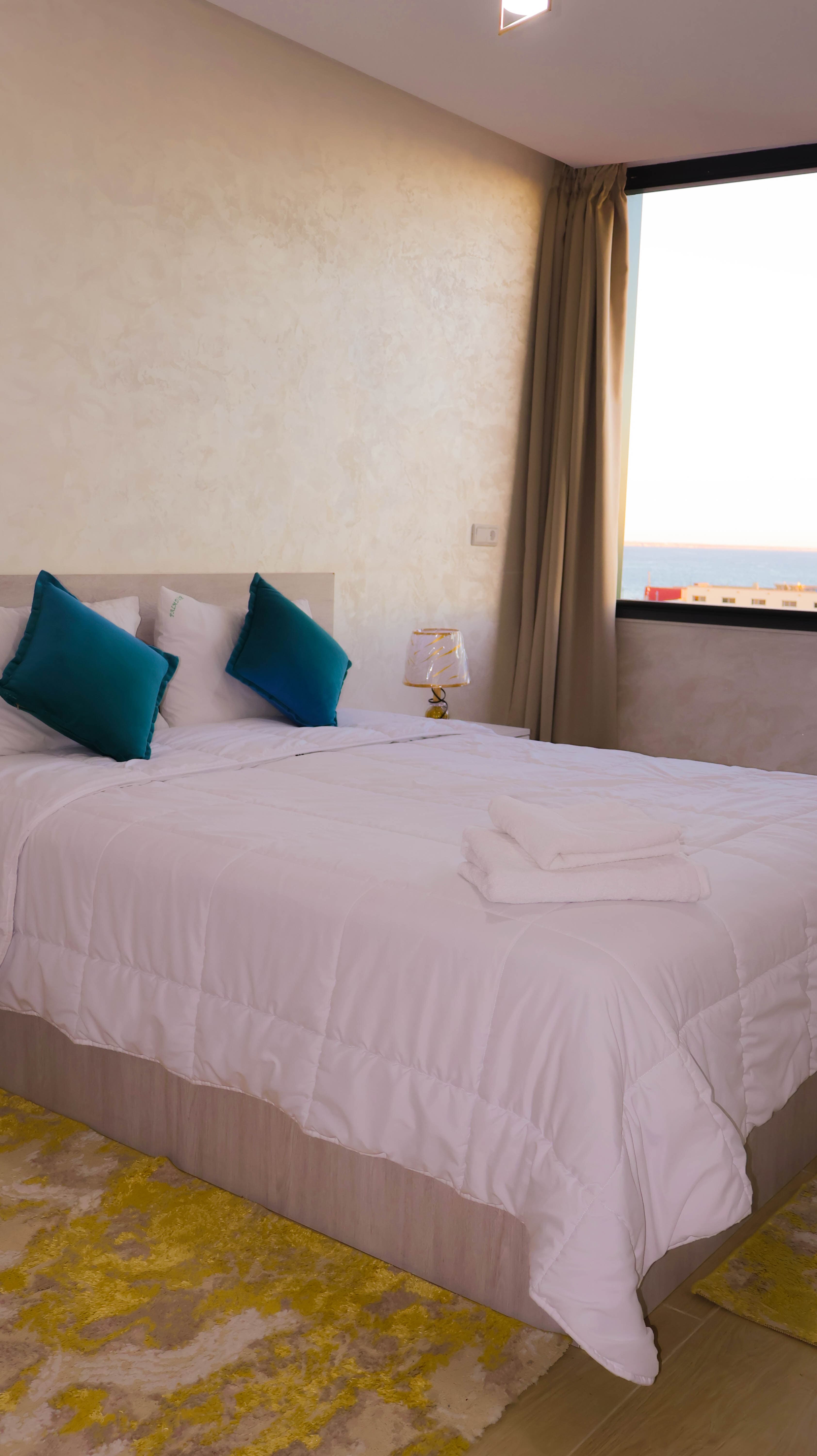 Appartement 2 — chambre principale avec vue sur Dakhla