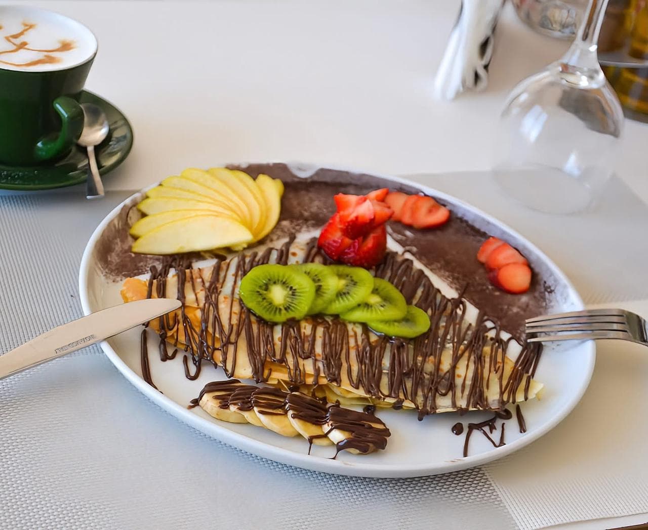 Crêpes nutella et fruits frais au Café Palm d'Or Dakhla